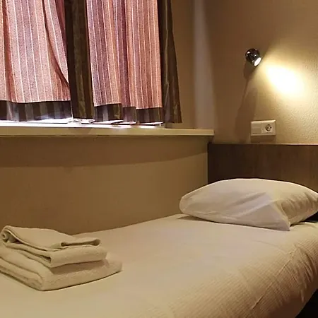 Hotel Blossoms