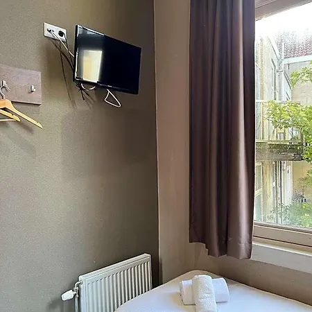 Hotel Blossoms